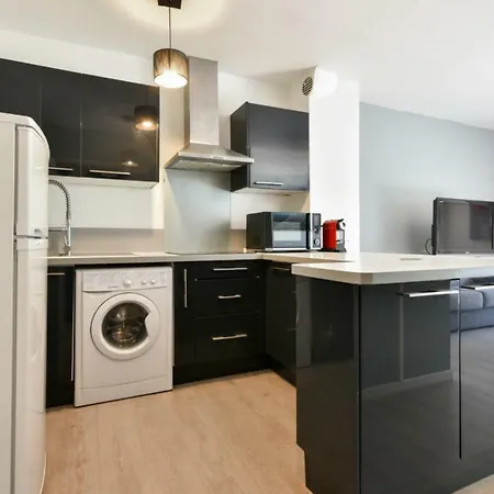 Modern Studio With Terrace And Swimming-pool In Mandelieu-la-napoule *